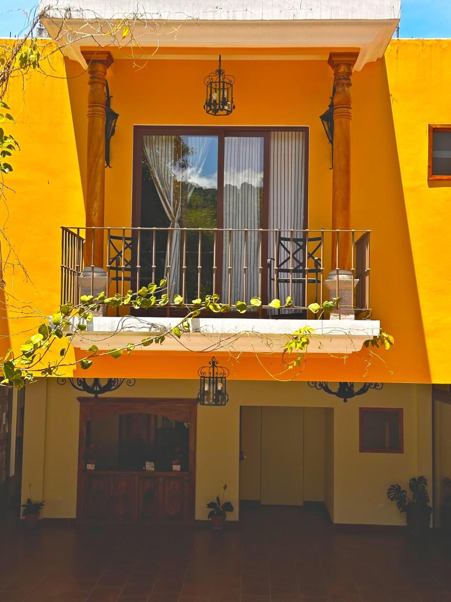 Hotel Jotam Panajachel Exterior photo